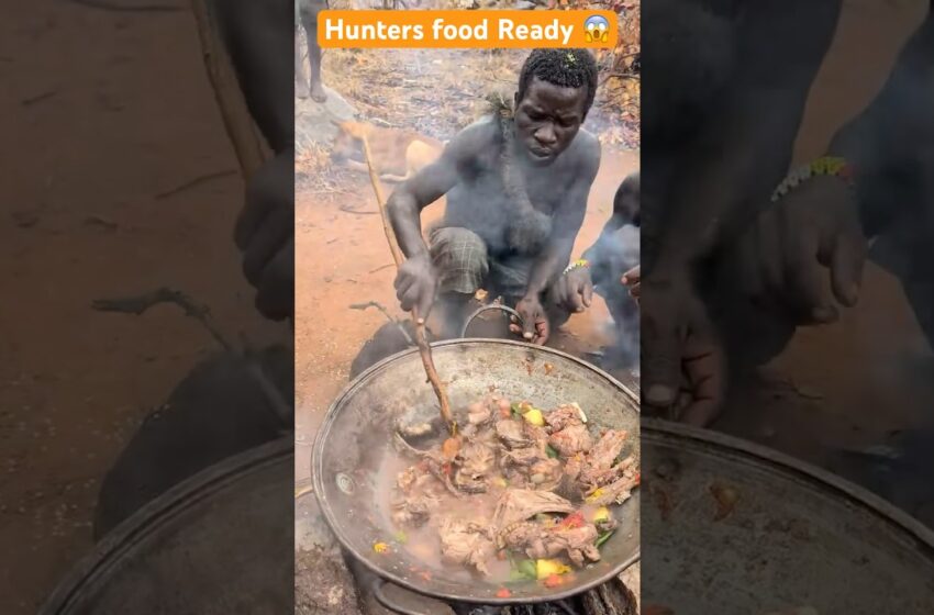  Hunters meet Eating 😱 #food #africa #foodie #fishing #africantribe